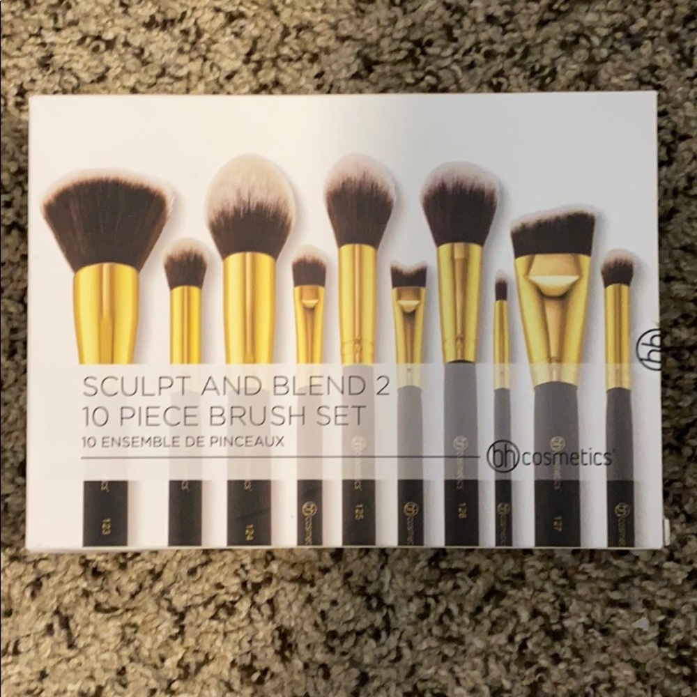 NEW IN BOX - Set of BH Makeup brushes